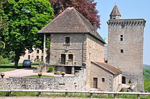 Chateau-de-Margueritte-de-Bourgogne.JPG